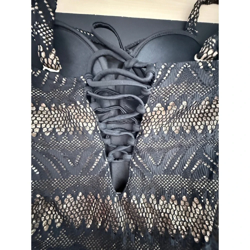 Cosita Linda Black Gold Metallic Lace Up Overlay One Piece Swimsuit‎ Resort Sz S